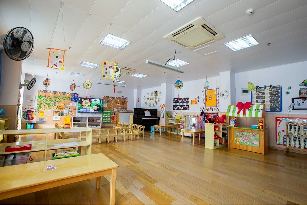 首页| 格林幼儿园始建于2011年,位于江苏省苏州市吴江区流虹路492号